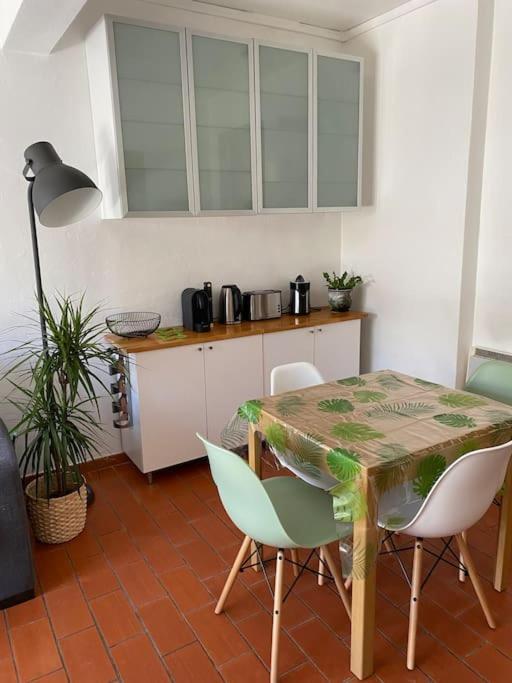 Apartment Simone, Maison, Quartier Calme, Grande Terrasse, Spa, Barbecue, 2 Frejus