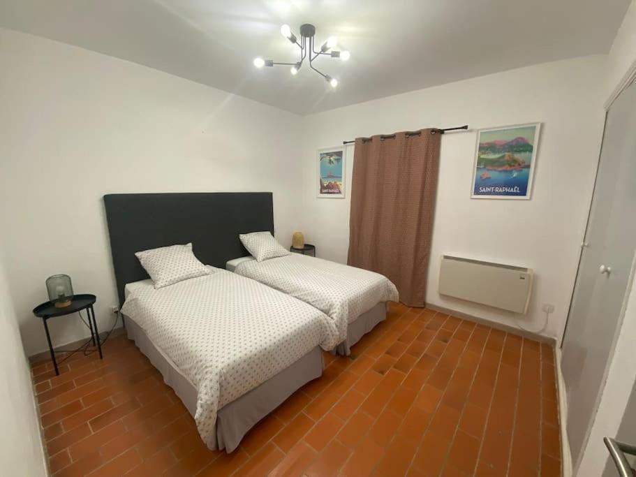 Simone, Maison, Quartier Calme, Grande Terrasse, Spa, Barbecue, 2 Apartment Frejus