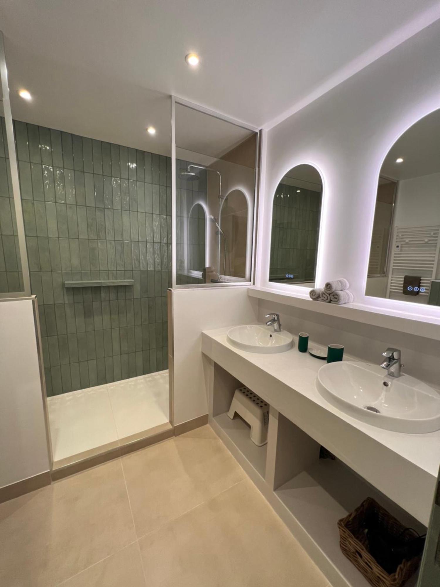 Simone, Maison, Quartier Calme, Grande Terrasse, Spa, Barbecue, 2 Apartment Frejus