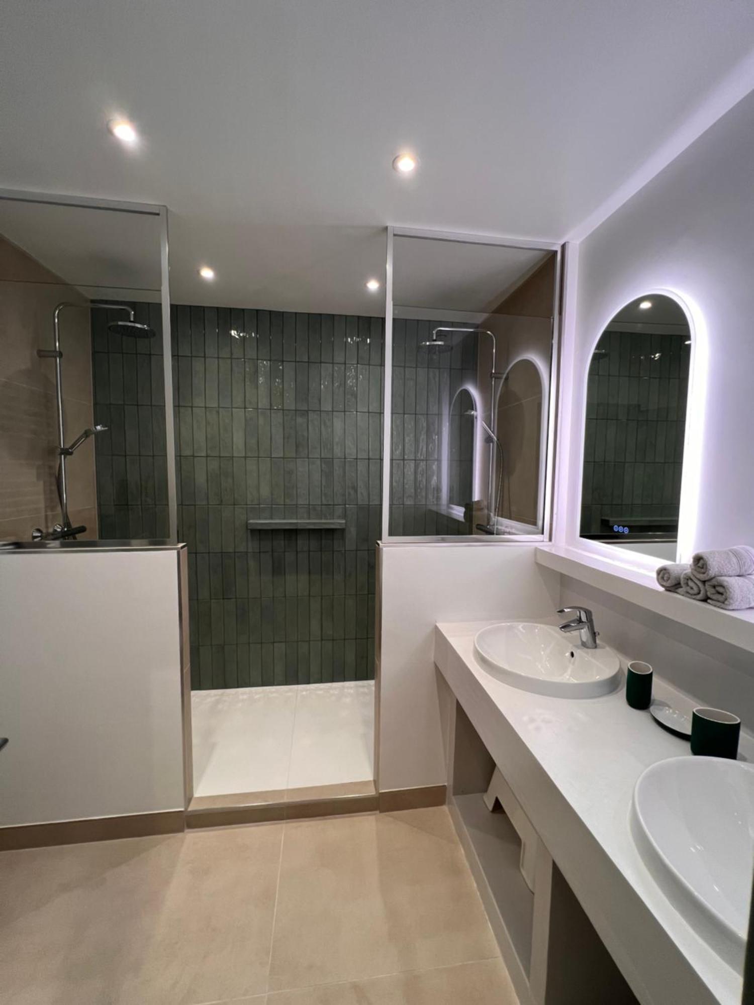 Simone, Maison, Quartier Calme, Grande Terrasse, Spa, Barbecue, 2 Apartment Frejus