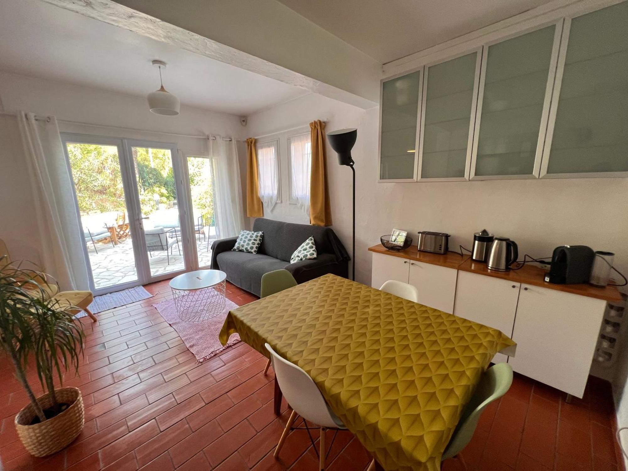 Apartment Simone, Maison, Quartier Calme, Grande Terrasse, Spa, Barbecue, 2 *