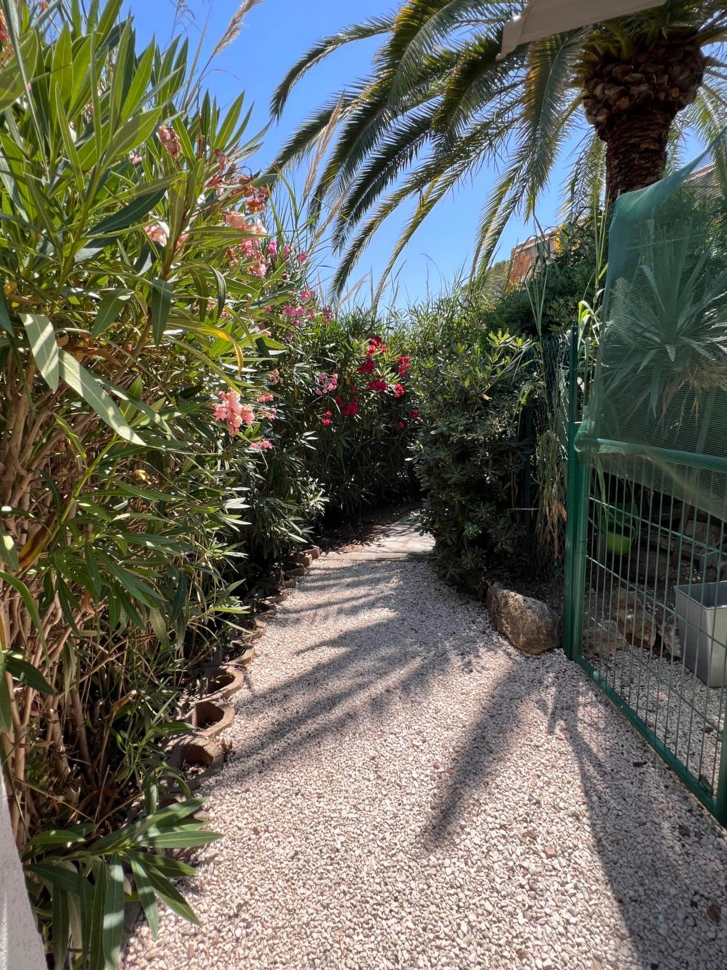 Simone, Maison, Quartier Calme, Grande Terrasse, Spa, Barbecue, 2 * Frejus