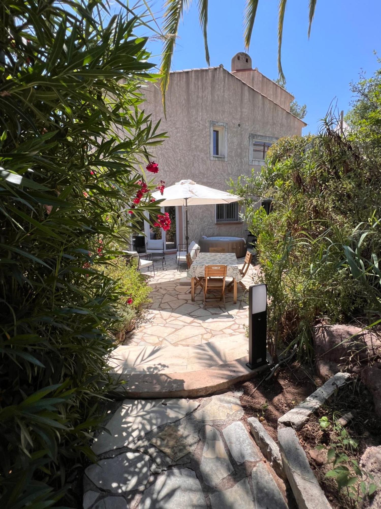 Simone, Maison, Quartier Calme, Grande Terrasse, Spa, Barbecue, 2